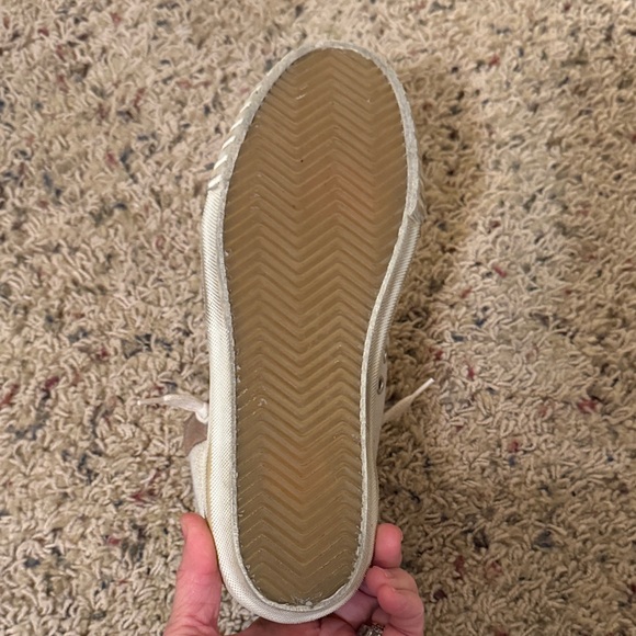 Golden Goose Beige and Gold Star Sneakers - Picture 4 of 5